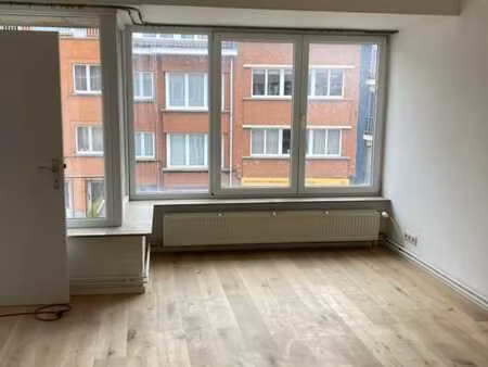 studio woluwe-saint-lambert  lumineux