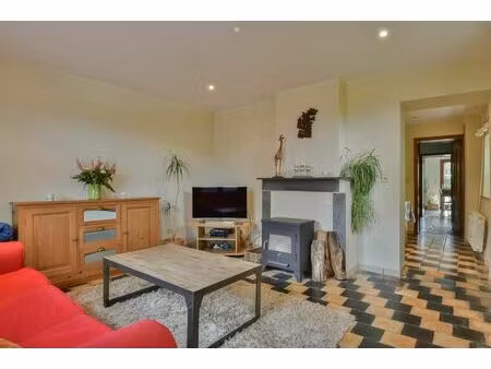 maison à louer à chaussee de marche 49 feluy (vbe30948)