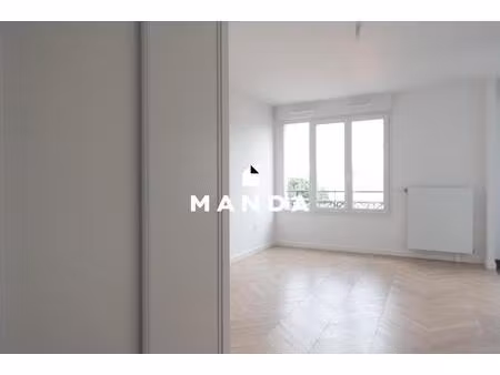 studio et parking / immeuble de 2020