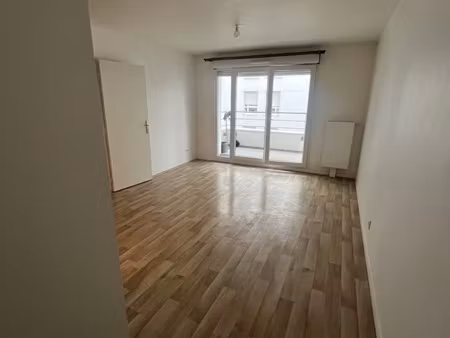 beau 2 pièces dans une résidence récente
