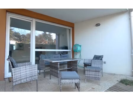 location appartement  72.6 m² t-3 à pierre-bénite  1 363 €