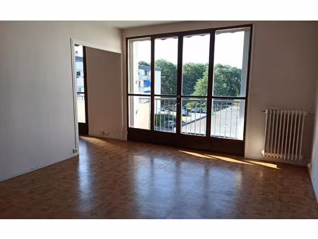 location appartement  m² t-4 à tours  770 €