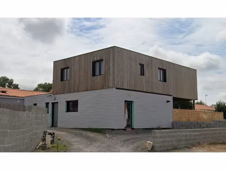 location maison à la mothe-achard (85150) : à louer / 150m² la mothe-achard