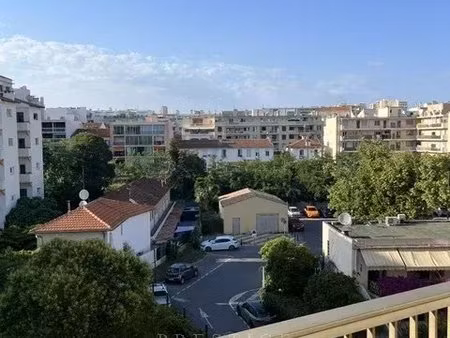 juan les pins  2 pièces  terrasse et parking  à louer au mois