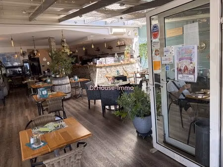 restaurant brasserie avec une terrasse ouvrant sur le port de marina baie des anges.