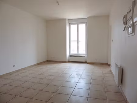 location appartement 3 pièces 70.5 m² à sévérac-le-château (12150)  490 €