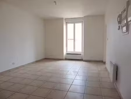 location appartement 3 pièces 70.5 m² à sévérac-le-château (12150)  540 €