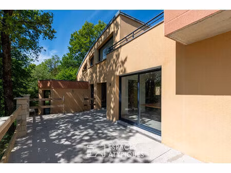 maison d'architecte avec vue connectée à la nature