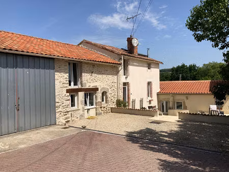 maison principale + annexe/gîte  garage  dépendance sur beau terrain de 2000m²