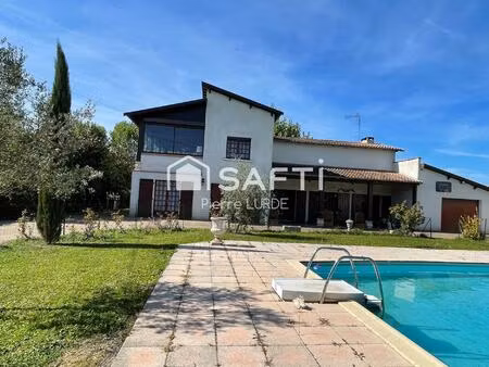 maison de 200 m2 avec garage de 65 m2 et piscine