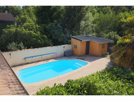 maison 6 pièces familiale de 140 m² avec piscine  garage et accès privé à la rivière