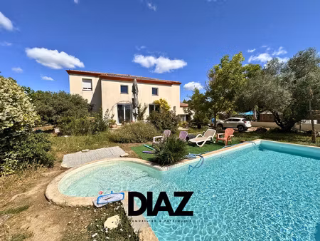 maison familiale de 213 m2 piscine panneaux solaires n