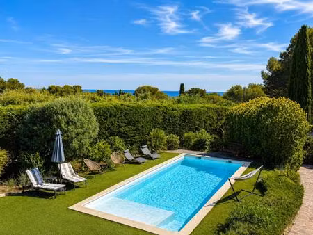maison de caractère  à 1 4 km des plages  au calme