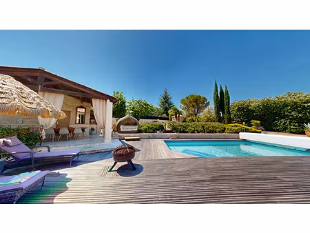 propriete avec jardin  piscine  sauna et dependance