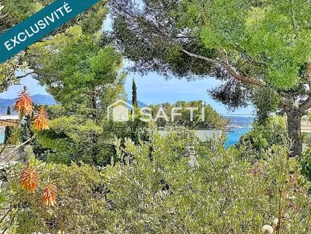 une adresse d'exception à sanary-sur-mer : vue mer  port à pied  calme absolu. parcelle co