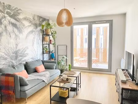 t3 de standing meublé avec grand balcon  parking et matériaux de qualité ? à deux pas des 