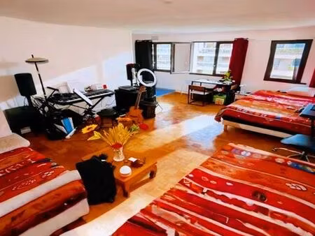 beau studio meublé (ou non) avec cave  cagibi et chauffage au sol