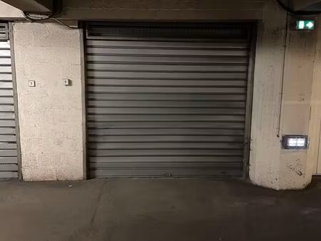 box fermé sécurisé avec électricité