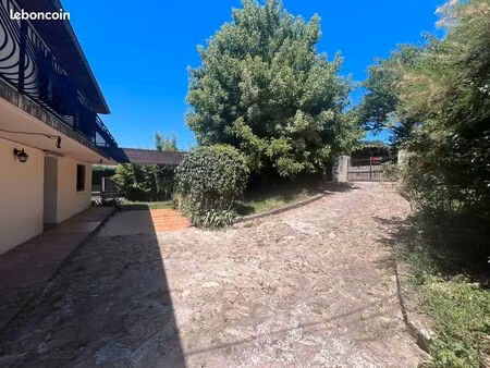 maison individuelle sur 990 m² + jardin + garage