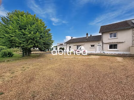 grande maison à la meyze sur une parcelle de 2235 m2.