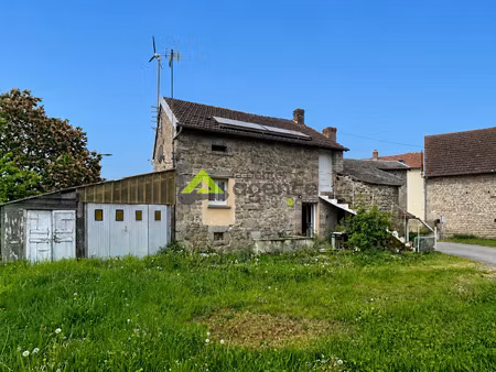 maison en pierres avec granges et terrain de 1 082 m2