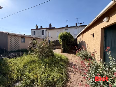 à vendre maison de bourg avec 3 chambres et double garage