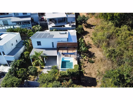 villa f5 récente avec piscine chauffée : f3 + f2 et local indépendants