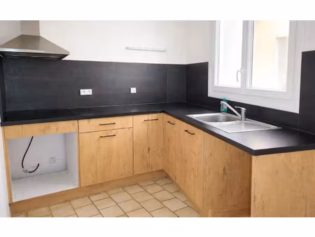 location appartement  m² t-3 à pomarez  560 €