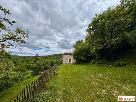 très jolie maison en pierre sur un terrain de 6500 m²