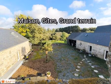 maison en pierre  gites  dépendances  grand terrain  source