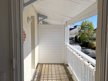 lège bourg - t2 avec balcon et place de parking