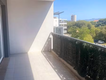 t2 avec balcon et parking à marseille