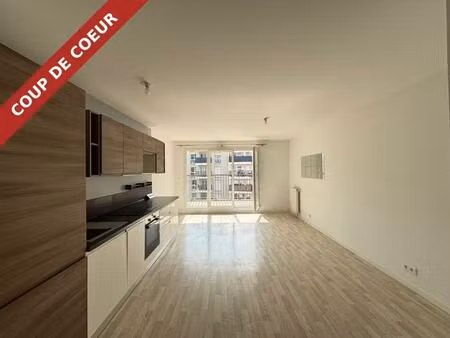 appartement de 4 pièces avec balcon  terrasse et parking