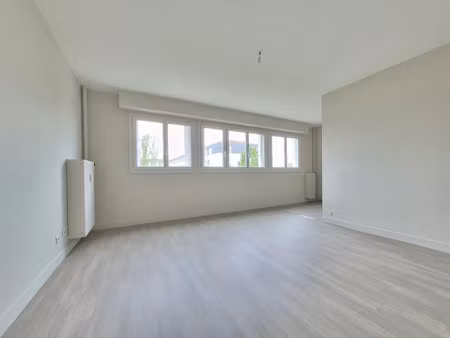 grand studio de 35 m² refait à neuf avec belle pièce à vivre