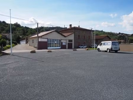 local industriel ou commercial de 200 m²
