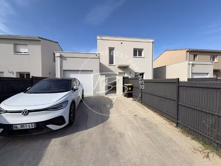 villa familiale récente t4 de 120 m2 avec jardin  garage et