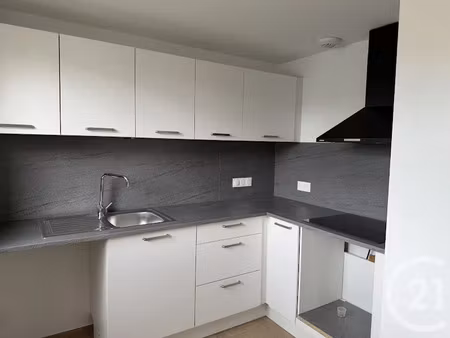 location appartement 3 pièces 78.4 m² à saintes (17100)  750 €