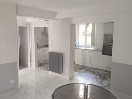 maison 3 chambres + jardin + 2 parkings privés –850 – sarlat-la-canéda