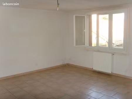 f3 à brioude avec garages et jardin