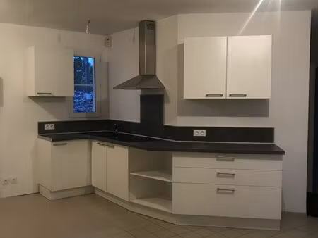 t3 av 2 chambres parking 85200 fontenay le comte