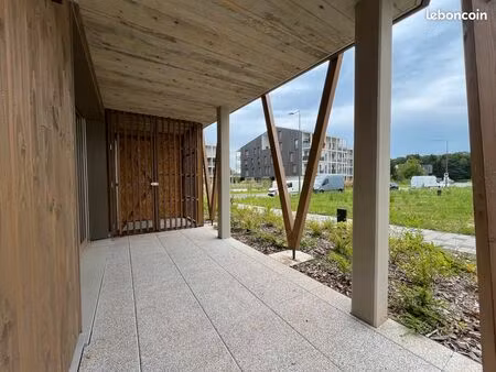 appartement f2 en rez de jardin avec deux parkings dans résidence récente