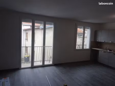 très beau f3 avec garage et cave à pont-du-chateau