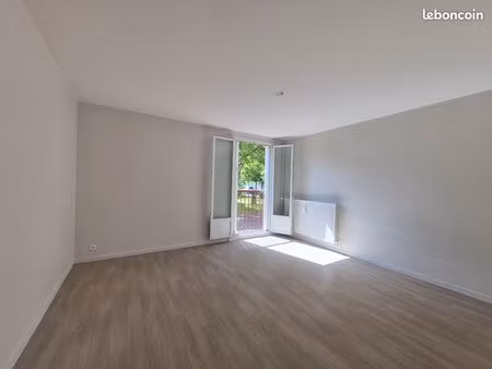 t1 de 36m² - belle pièce de vie