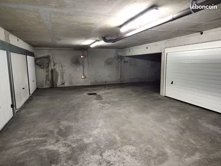 place de parking sécurisée en sous-sol – immeuble récent (100/mois)
