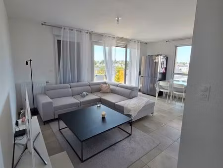 t3 avec balcon et parking