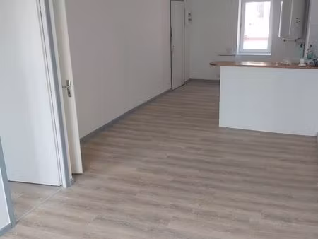 t2 de 38m2 centre de crest (halle au blé)
