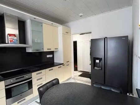 appartement meublé 3 chambres avec jardin privatif  terrasse et parking