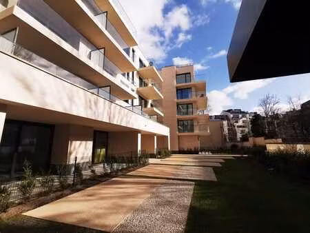 superbe rez-de-chaussée neuf avec jardin