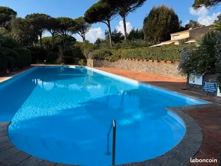 a saisir : vente aux enchères mas provençal dans le golfe de saint tropez