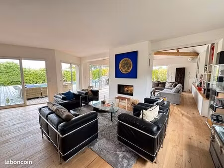 maison 8 pièces 241 m²